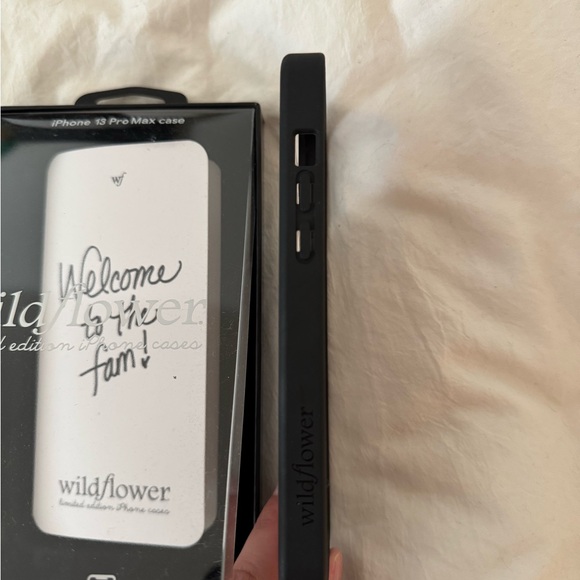 Wildflower 13 Pro Max Black and White Floral Phone Case - Picture 4 of 4